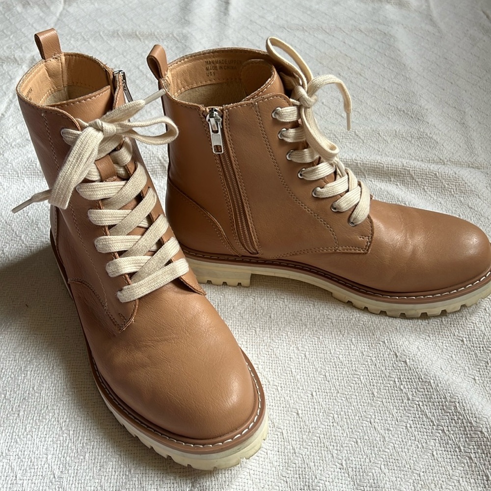 Women’s Boutique Boots - Size 9 - Beige & Cream